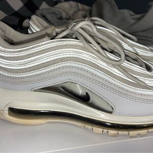 Nike Women's Gray and White 270s